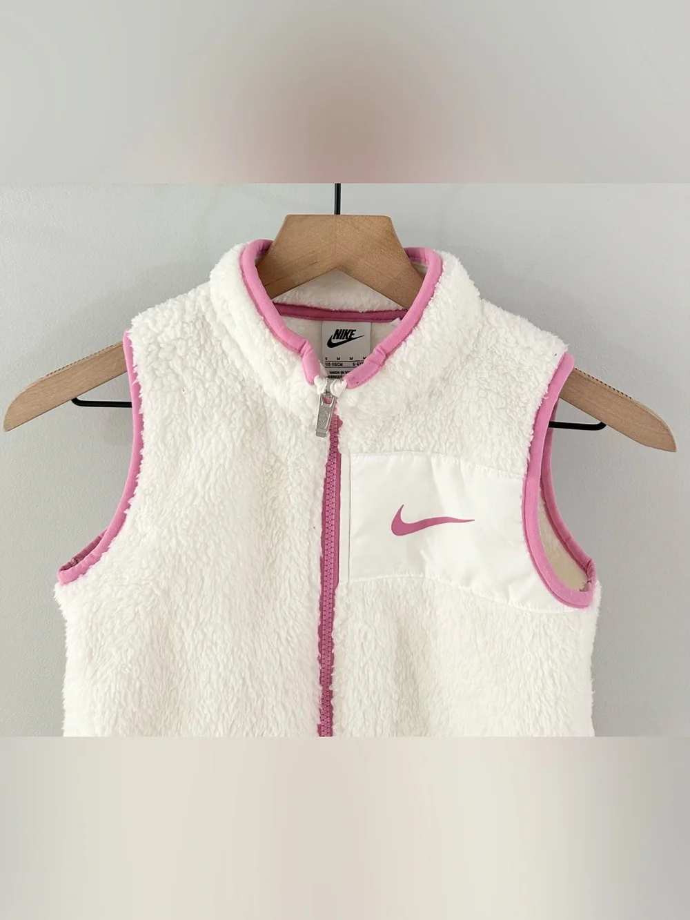 Nike Girl’s Sherpa Fleece Vest // White & Pink // Medium (5-6 Years)